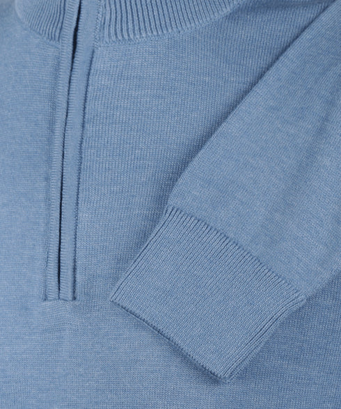 Lichtblauwe half-zip met geribde boorden
