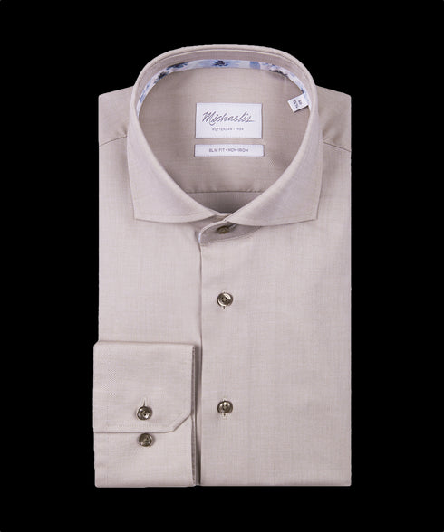 Lichtbruin overhemd met bloemen in de kraag