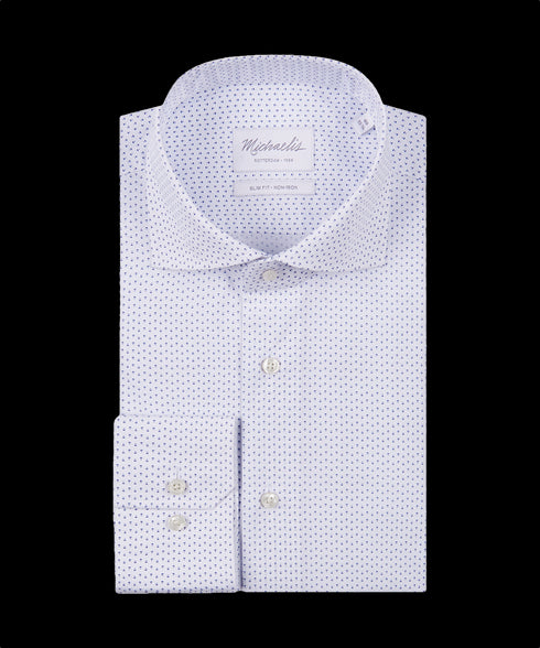 Wit overhemd met subtiele stippeltjes