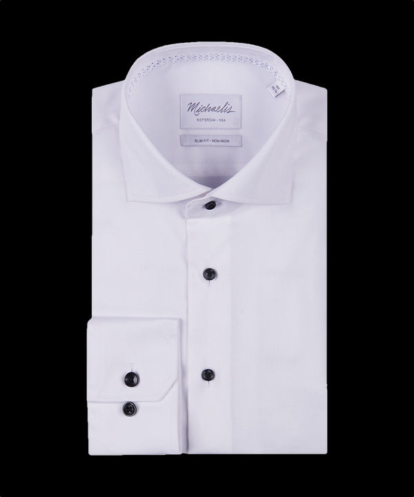 Wit overhemd met stippeltjes in kraag