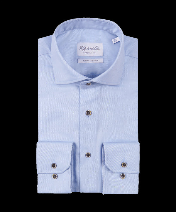 Lichtblauw overhemd met subtiele diagonale strepen