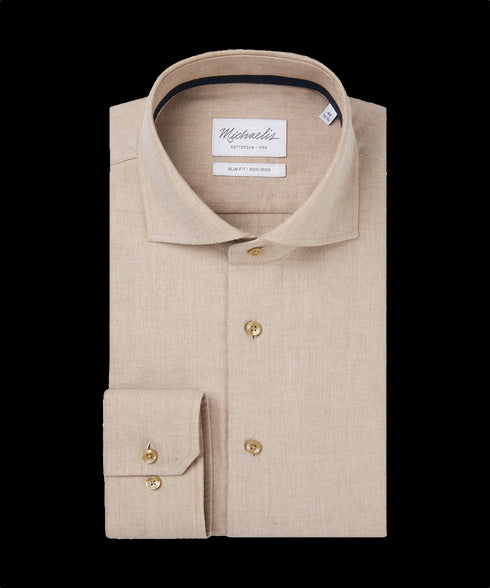 Zandkleurig geweven overhemd met lichte knopen