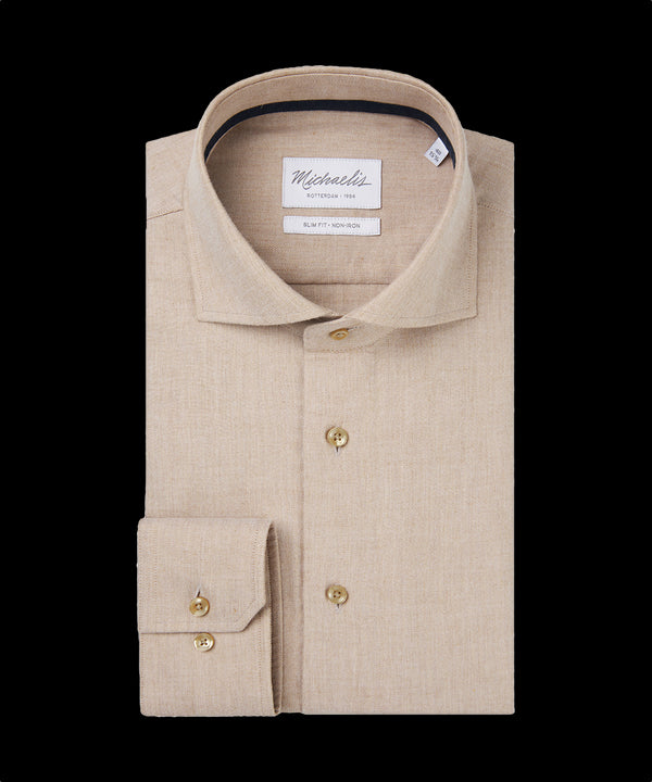 Zandkleurig geweven overhemd met lichte knopen